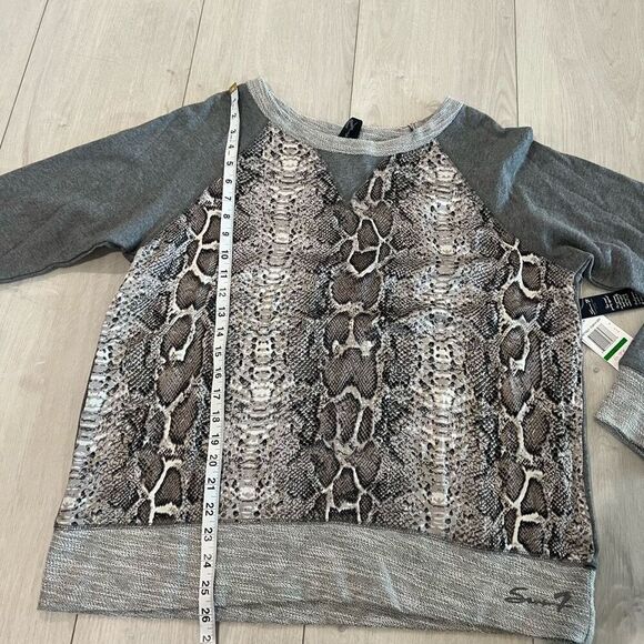 SEVENZ | Women's Gray Snakeskin Print Long Sleeve Sweater Sz L - Picture 2 of 8